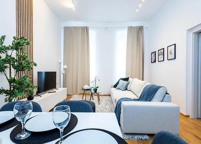 Orestaliving - Spacious 2br On The Danube Canal Διαμέρισμα *